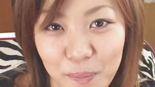 熱布魯內特在私人鑄造上展示她的身體