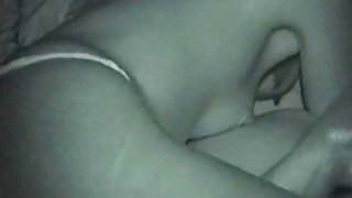 漂亮的女人臉上有男人的精子和群體性