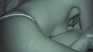 漂亮的女人臉上有男人的精子和群體性