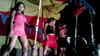 婦女在照相機顯示特寫鏡頭陰道