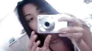 金發女郎在所有縫隙中炸了兩個傢伙
