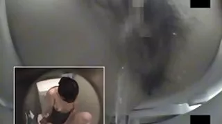 通過酒精醉酒小雞亂搞的傢伙