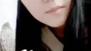 薩曼莎把雞蛋舔到鄰居面前，然後在廚房裡把自己給了他