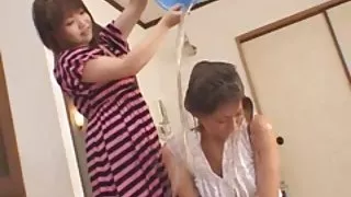 眼鏡的人羞辱綁金發