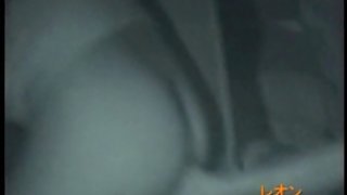 一個年輕人被一個熟女誘惑並操她