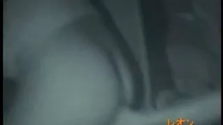 一個年輕人被一個熟女誘惑並操她
