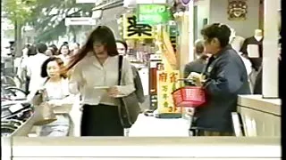 Devula把屁股放在車窗裡，親自給他媽的