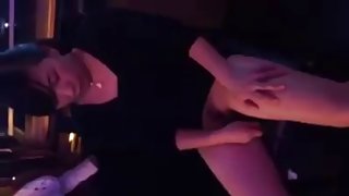 窺視在小臥室的年輕小的拉提納