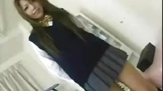 一個年輕人吹的兩個年長的傢伙