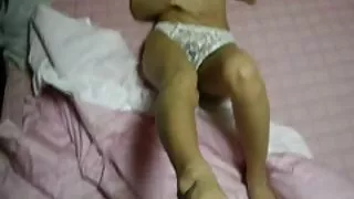 聽話的奴隸得到了兩位可愛女士的追隨