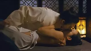 清楚的小妞從第一個人那裡吸了一口氣