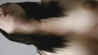 兩個母狗擠滿了男孩