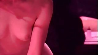 講師以極好的吸力懲罰了裸體學生