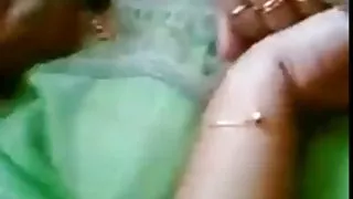 布萊克斯一下子在兩個洞裡操女孩